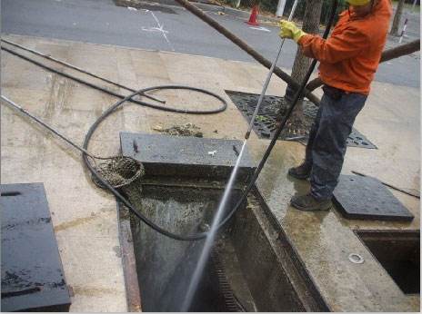 榆阳池底污泥如何清理